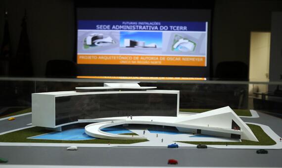 Maquete do prédio: projeto do TCE tem a assinatura de Oscar Niemeyer (Foto: Antonio Diniz)