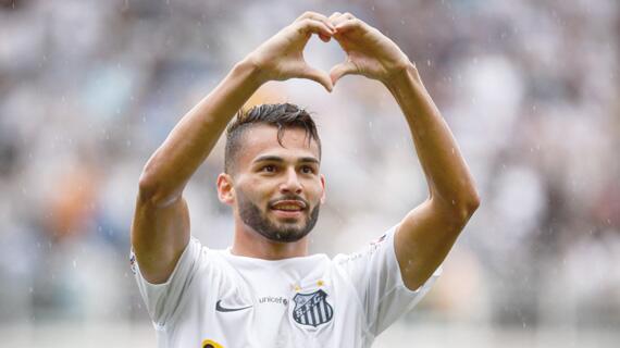 Jogador Thiago Maia comemora um de seus gols na carreira profissional (Foto: Ivan Storti/Santos FC)