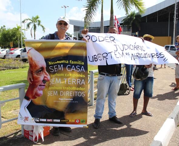 Manifestação em frente ao TJRR (Foto: Samara Cordeiro)