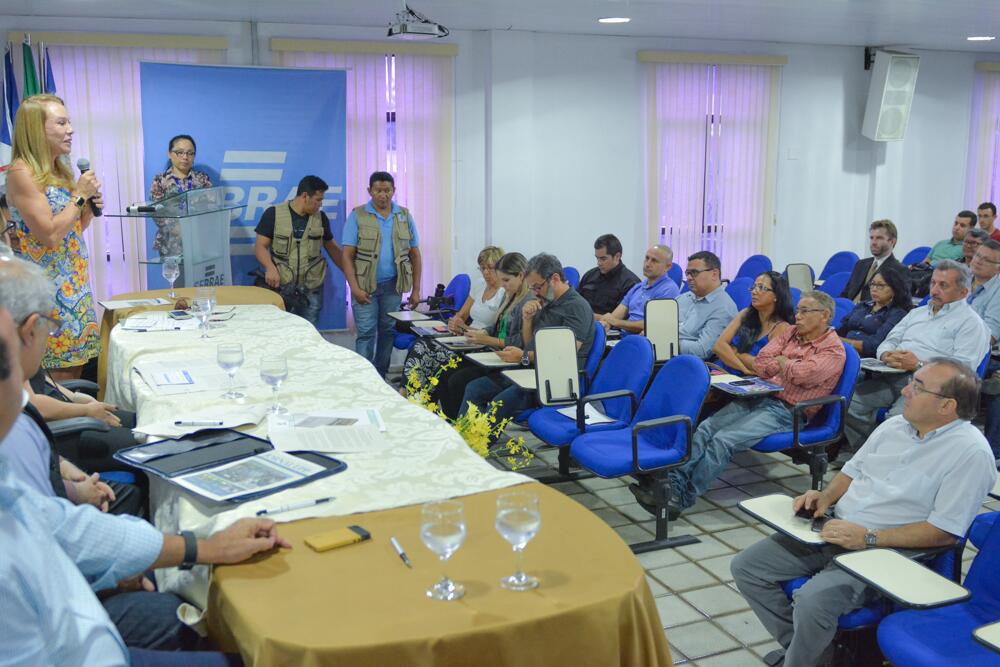 Na solenidade, estiveram presentes autoridades políticas, representantes do Sebrae e empresários (Foto: Semuc)