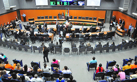 Até às 19h de ontem, nenhum projeto ainda havia sido aprovado em plenário (Foto: Rodrigo Sales)