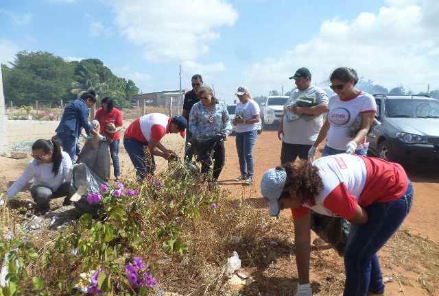 Mais de 100 servidores de diferentes secretarias, agentes de saúde, enfermeiros e militares do Exército participam da ação (Foto Divulgação)