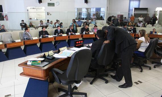 Sem qualquer emenda, vereadores aprovaram Orçamento enviado pela Prefeitura (Foto: Diane Sampaio)