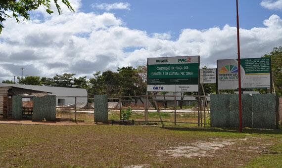 Iniciada em outubro de 2012, obra não tem prazo para conclusão (Foto: Samara Cordeiro)