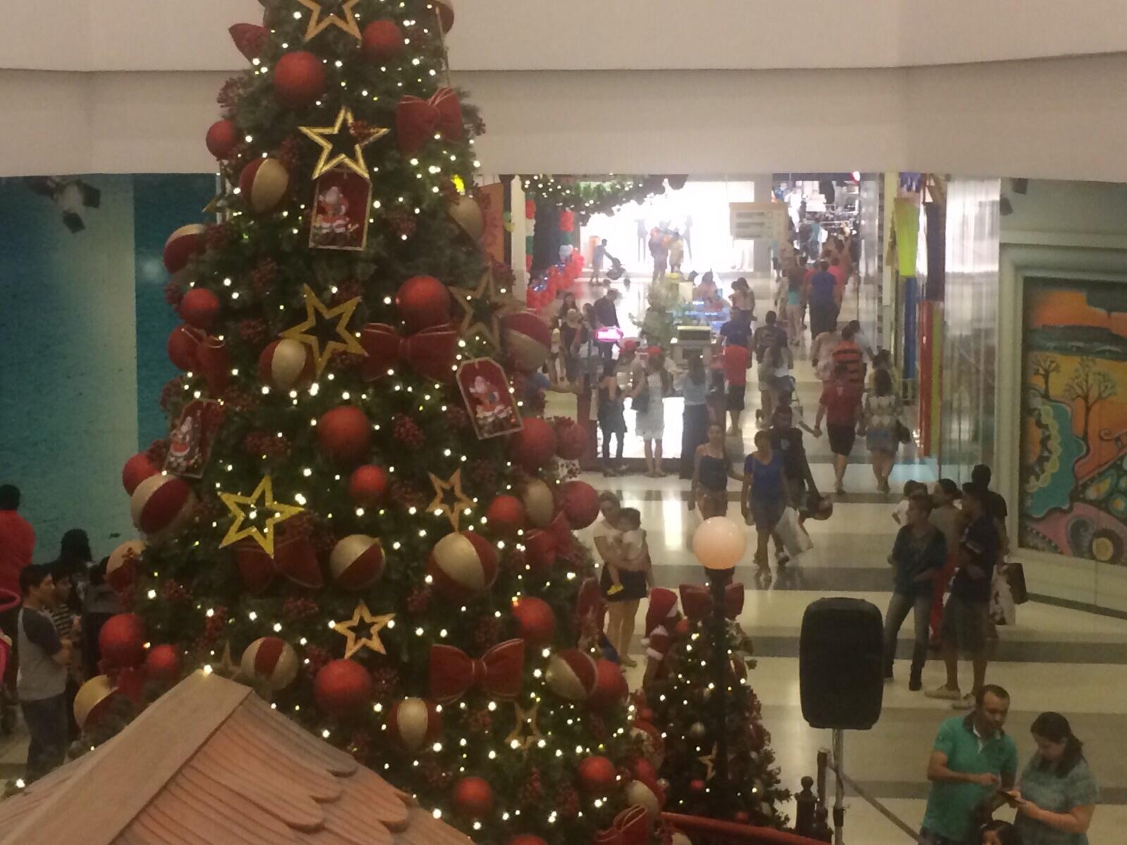 Os empresários comemoram as boas vendas do Natal (Foto: Divulgação)