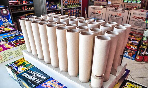 Mesmo com forte crise financeira, venda de fogos de artifício cresceu 35% este ano (Foto: Rodrigo Sales)