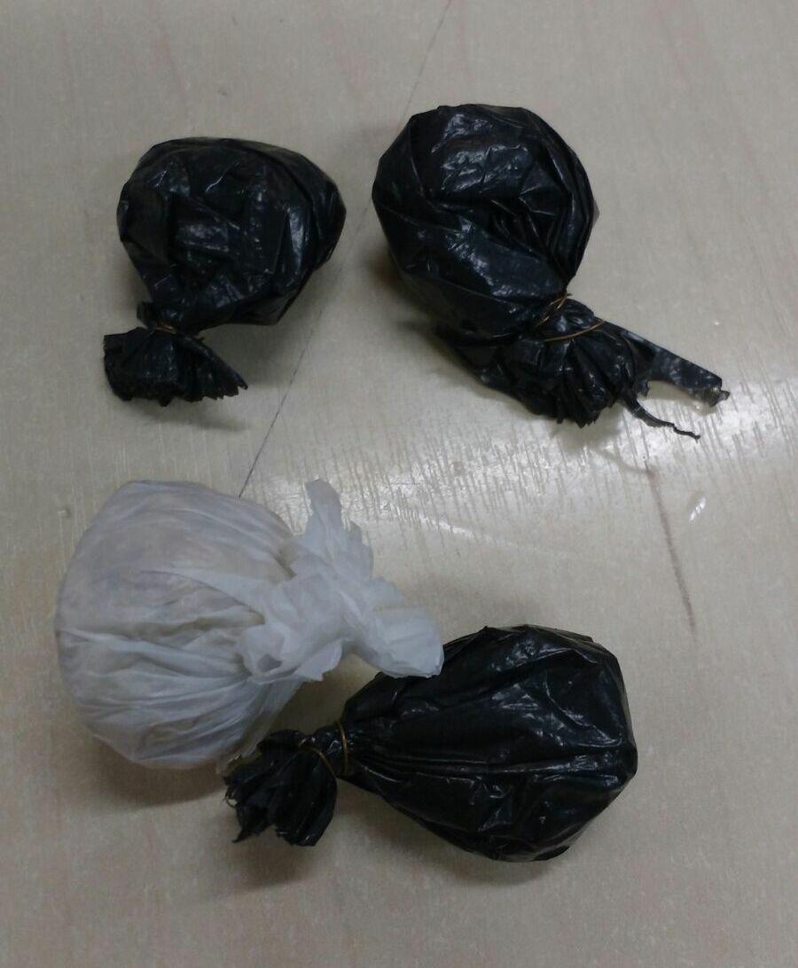 Entorpecentes encontrados dentro do veículo (Foto: Divulgação)