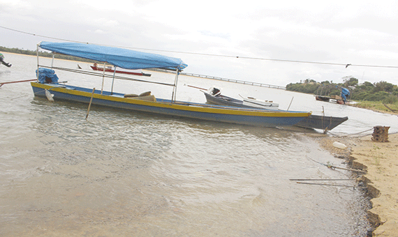 Balneários ficam sem qualquer monitoramento ou fiscalização antes de domingo, único dia em que há guarda-vidas (Foto: Rodrigo Sales)