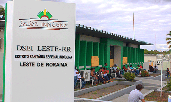 Indígenas estão acampados na sede do órgão e afirmam que não vão sair do local sem uma decisão favorável a eles (Foto: Diane Sampaio)