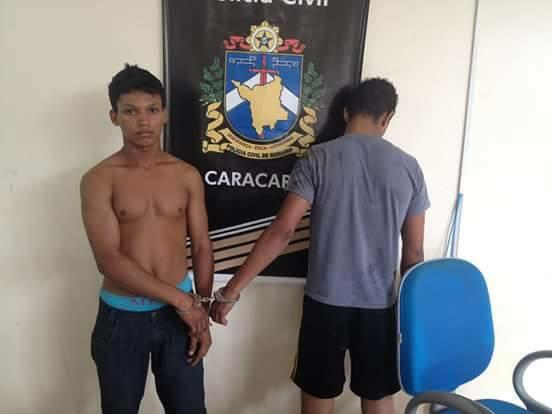 Mayke (sem camisa) e o adolescente foram apresentados à Polícia Civil (Foto: Divulgação)