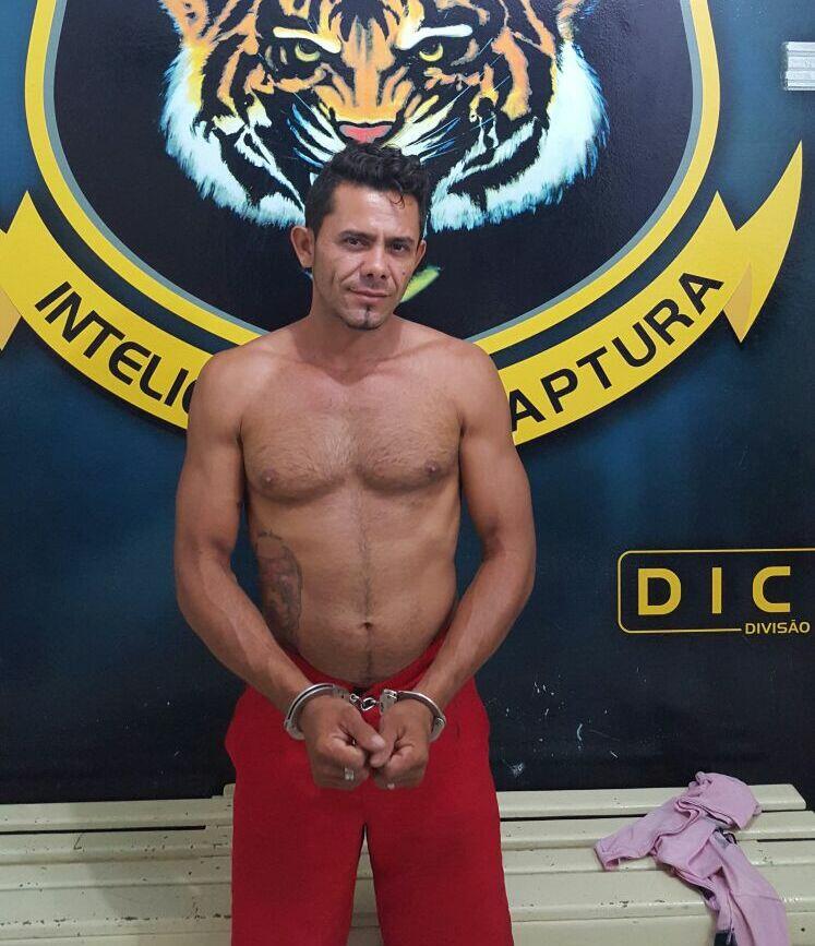 Celso Parente sorri no momento em que é apresentado à Dicap (Foto: Divulgação)