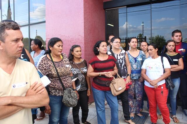 Os aprovados no concurso estiveram hoje (7) à tarde no Espaço da Cidadania (Foto: Diane Sampaio)