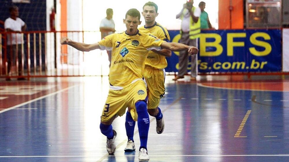 Raylson Carvalho comemora gol do título da segunda divisão da Taça Brasil de Futsal Adulto, em 2013 (Foto: Divulgação)