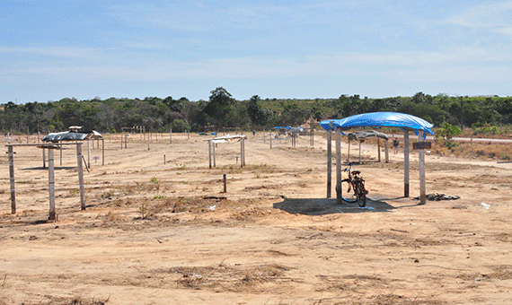 Indústria da invasão aumenta a cada dia e agora ameaça áreas de preservação natural (Foto: Rodrigo Sales)