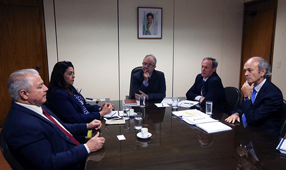 Governadora Suely Campos em reunião, ontem, no Ministério de Minas e Energia (Foto: Divulgação)