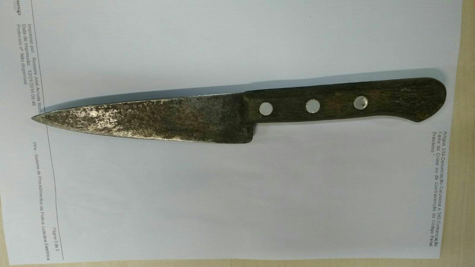 Arma branca utilizada para ameaçar as vítimas (Foto: Divulgação)