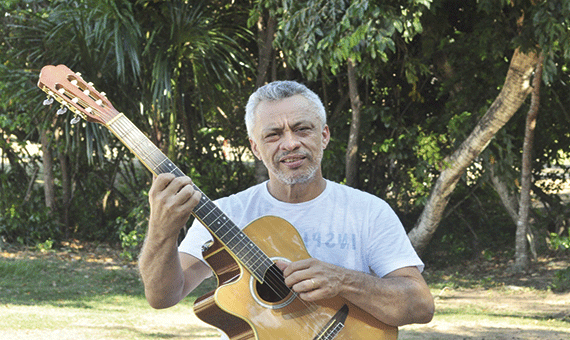 George Farias: Suas músicas fazem sucesso na voz da nova geração (Fotos: Rodrigo Sales)