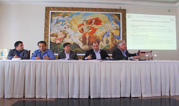 Três secretários reuniram suas equipes para falar à imprensa sobre o Orçamento (Foto: Diane Sampaio)