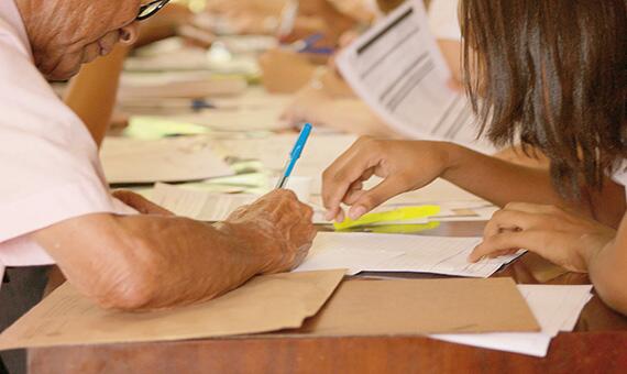 Para fazer a matrícula, os pais ou responsáveis devem procurar as escolas de acordo com as datas preestabelecidas (Foto: Aline Carvalho)