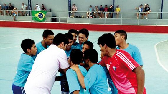 Jogadores do Vivaz Sub-15 antes de jogo do Campeonato Roraimense da categoria, em 2014, no Centreventos Osmar de Matos (Foto: Divulgação)