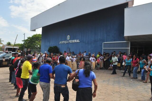 Representantes de 11 comunidades indígenas apoiam a manifestação (Foto: Rodrigo Sales)