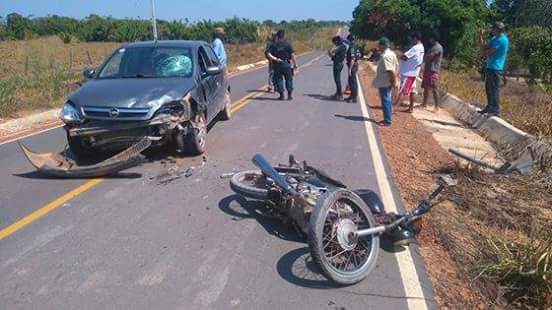 Um dos acidentes ocorreu em Mucajaí e envolveu a colisão de um carro e uma moto (Foto: Divulgação)