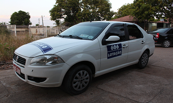 Depois de render taxista e passageira, ladrão levou dinheiro e o celular das vítimas (Foto: Diane Sampaio)