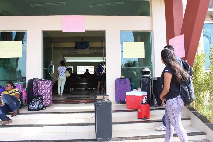 Universitários ocupam o prédio da reitoria da UFRR (Foto: Diane Sampaio)