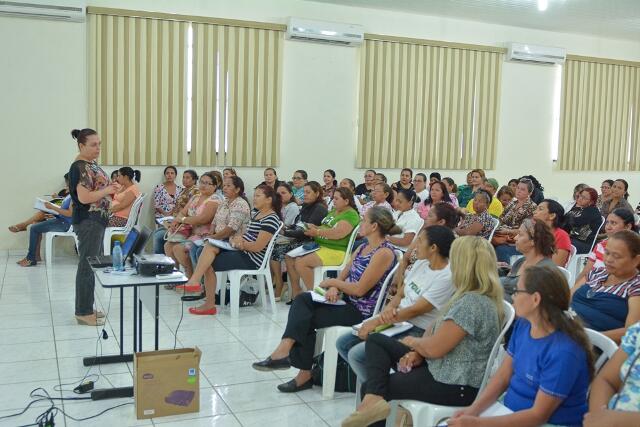 Merendeiras durante curso de capacitação (Foto: Divulgação PMBV)