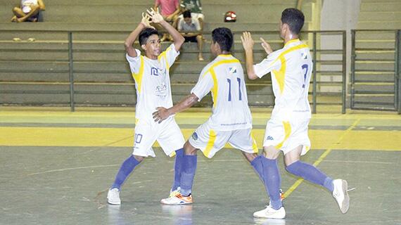 A qualidade técnica, como domínio e passe, é um dos critérios da avaliação do clube (Foto: Reynesson Damasceno/FRFS)