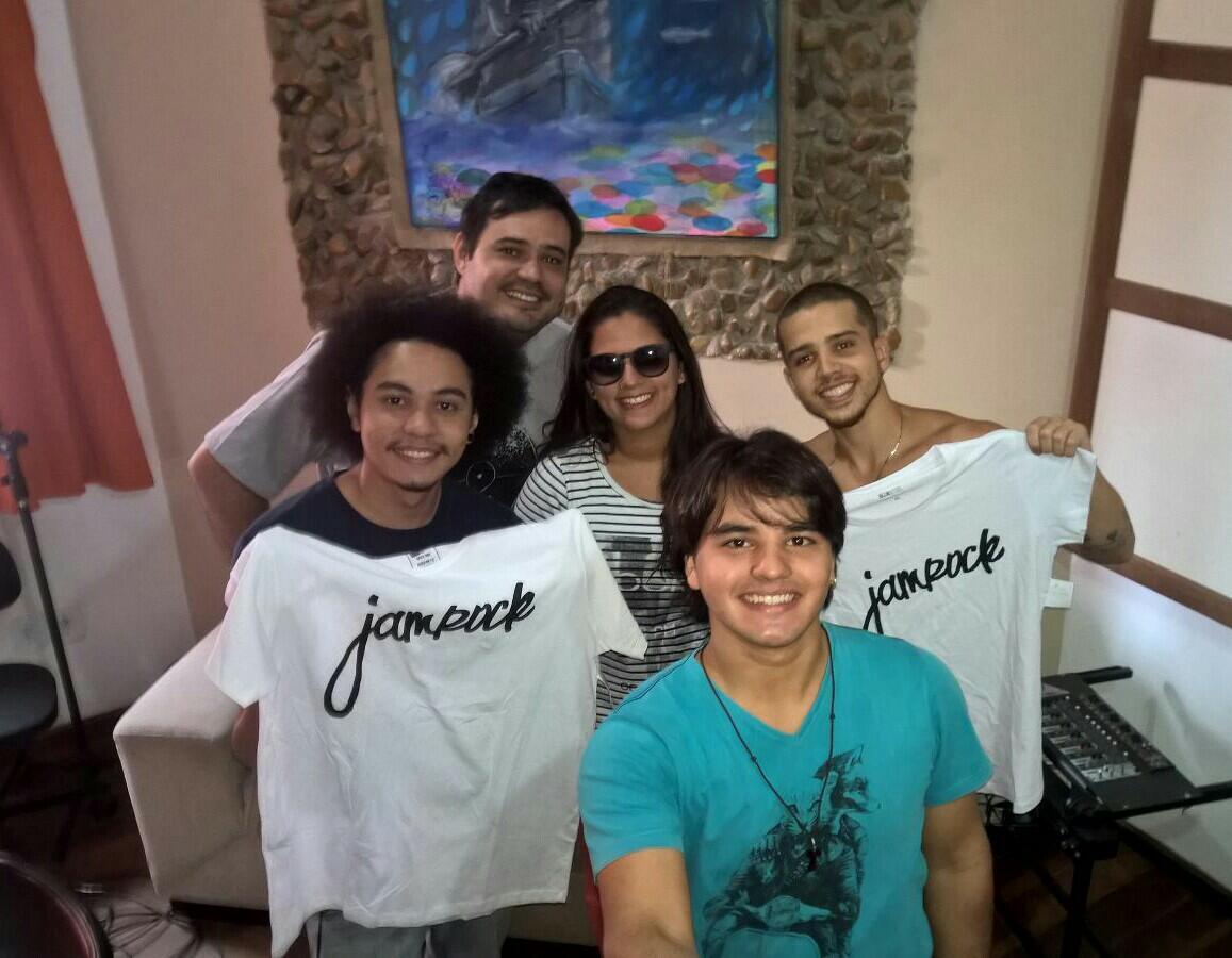 Banda Jamrock exibe camisetas (Foto: Divulgação)