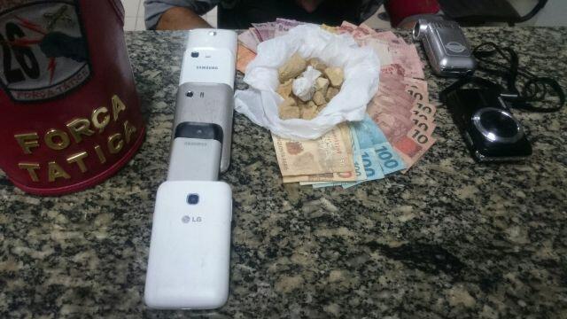 Material encontrado na boca de fumo (Foto: Divulgação)