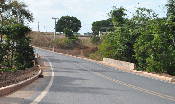 A ponte fica na avenida Dom Aparecido José Dias e dá acesso ao loteamento João de Barro (Foto:Samara Cordeiro)