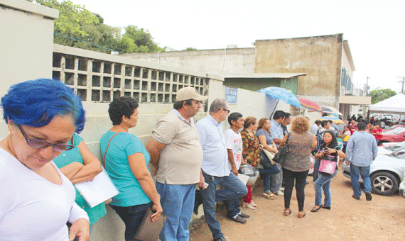 Centenas de ex-servidores deram entrada no pedido de enquadramento na União (Foto: Arquivo/Folha)