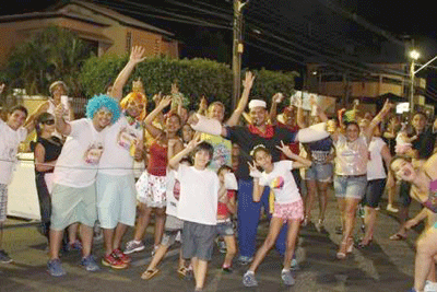 O bloco reúne amigos ao som de antigas marchinhas de carnaval (Foto: Arquivo Pessoal)