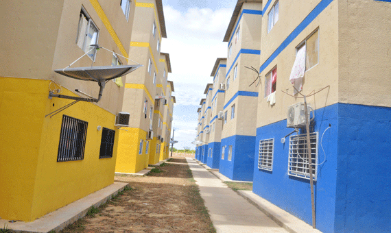 Moradores denunciam que muitas pessoas que não precisavam, ganharam apartamentos (Foto: Rodrigo Sales)