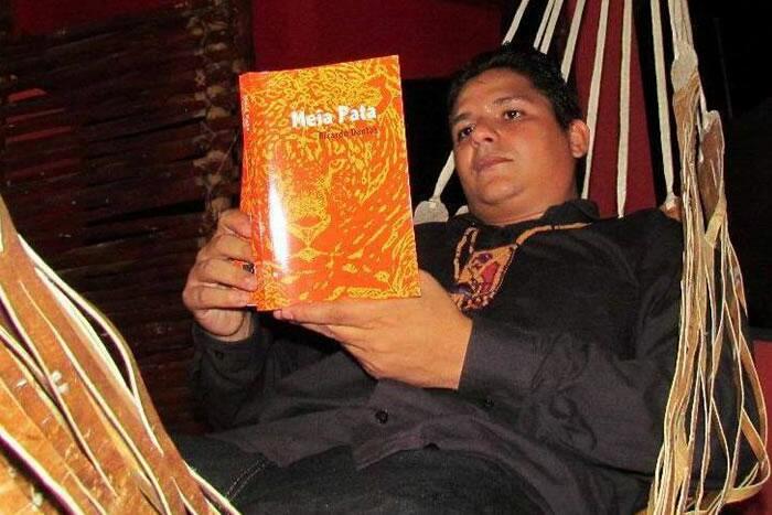 O livro retrata um romance entre um pesquisador e uma indígena (Foto: Divulgação)