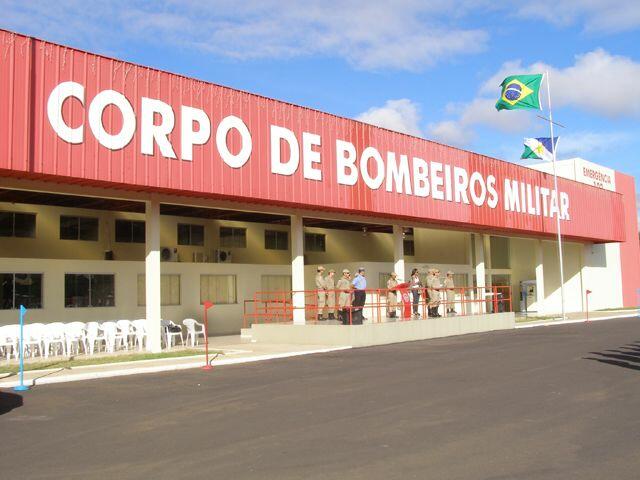 A central por ser acionada pelo 190 ou pelos telefones 2121-7620 (Central dos Bombeiros) e 98406-6201