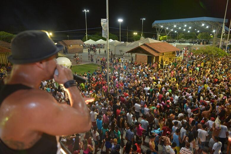 Programação está prevista para terminar às 1h (Foto: PMBV)