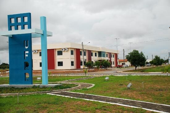 Os candidatos devem se dirigir ao Departamento de Registro e Controle Acadêmico (Foto: Divulgação)
