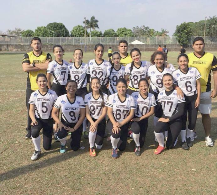 Equipe do primeiro time feminino de futebol americano de Roraima, o Nornas (Foto: Divulgação)