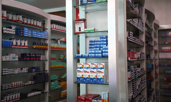 Farmácias terão menos medicamentos para oferecer aos cadastrados no programa Farmácia Popular (Foto: Arquivo/Folha)