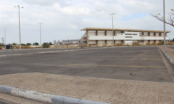 O estacionamento do Canarinho é ponto de encontro nos finais de semana (Foto:Samara Cordeiro)