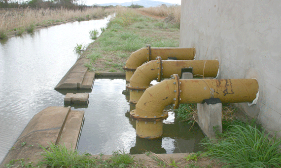 Há anos que os 22 produtores vêm denunciando a desativação das bombas para irrigação (Foto: Divulgação)