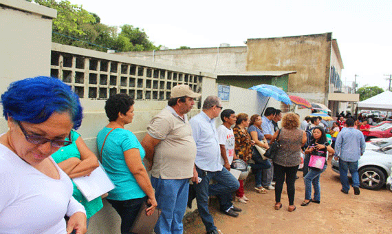 Milhares de ex-servidores entregaram pedido de enquadramento na Samp em Roraima (Foto: Arquivo/Folha)