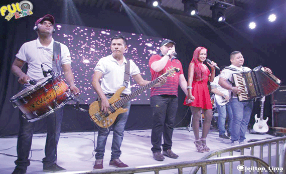 Na ocasião, a banda lança um DVD gravado ao vivo (Foto: Divulgação)