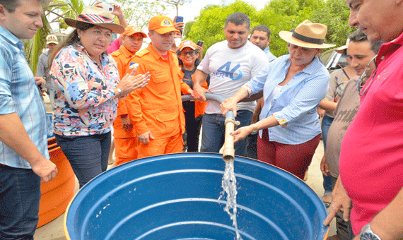 Governadora Suely Campos acompanhou a entrega de caixas d’água, ontem em Rorainópolis (Foto: Secom/RR)