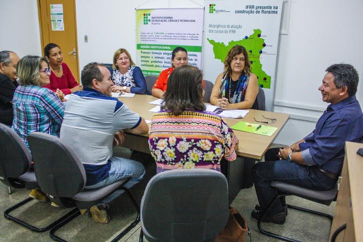 Reunião na reitoria do IFRR com a representante da SDH da Presidência da República (Foto: Divulgação/IFRR)