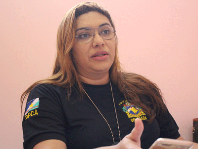 Delegada Jaira Oliveira, titular do DPAC, confirmou que o estupro não existiu (Foto: Diana Sampaio)