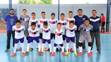 Os jogadores do Vivaz perfilados no Centreventos Osmar de Matos, sede do clube (Foto: Divulgação)